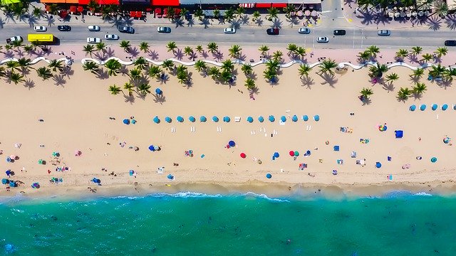 Bird's eye view of a beach in Fort Lauderdale, Florida.