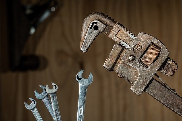 A large tool shouting down at several smaller tools. This symbolizes a narcissistic parent verbally abusing children.